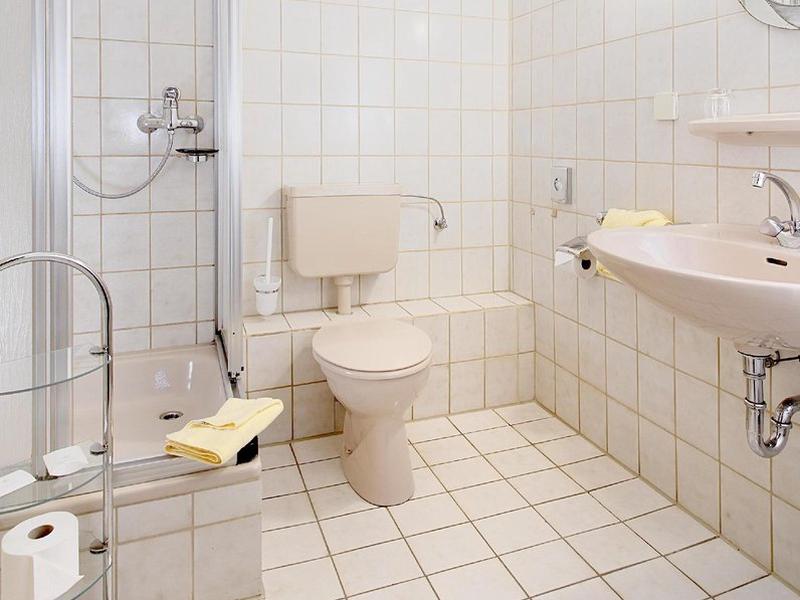 2700EDA98FAC0A3F9B9DF573E6C7C53B