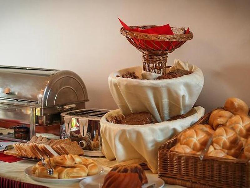 93B9656325600C58DC1F2555D8415E38