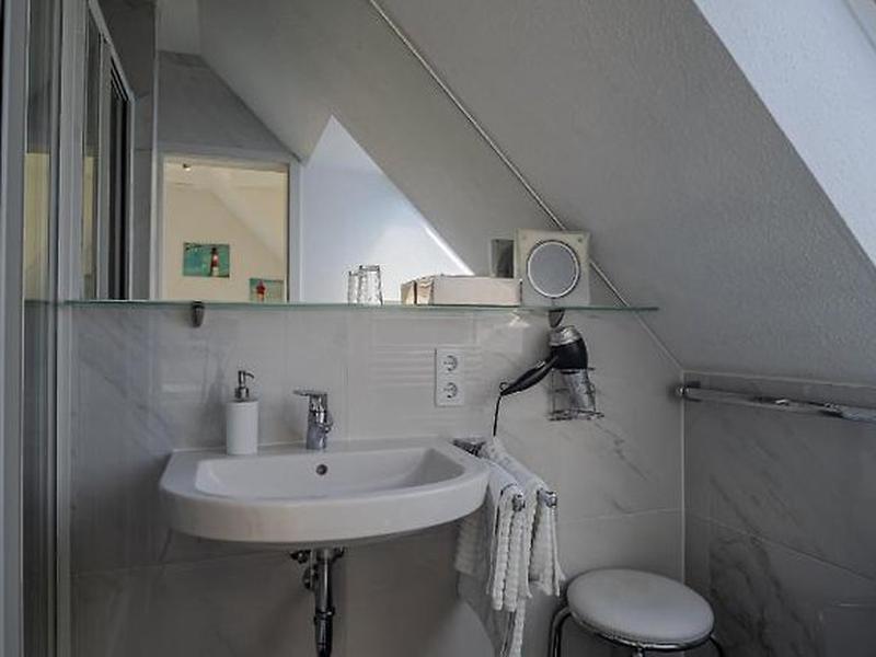 AAE570C48E66BC5BA7175CD31C2B9893