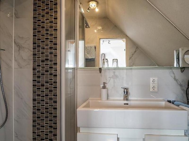 38970DD16B53E7BA88C199A9412D02B4