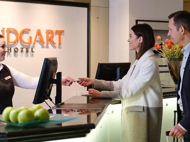 EE2BF2CF0AA9CD9CEBA827668D8CD97D