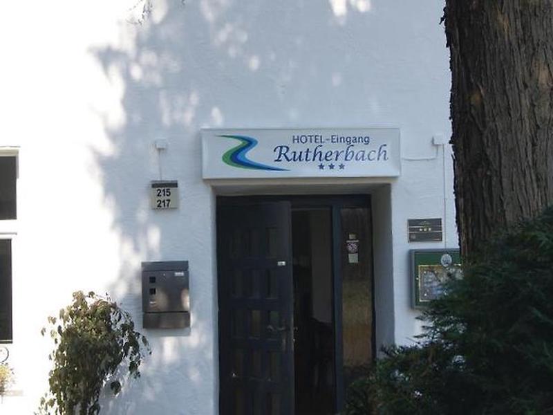 CB86DF4E6198F1352806FF1319D37D21