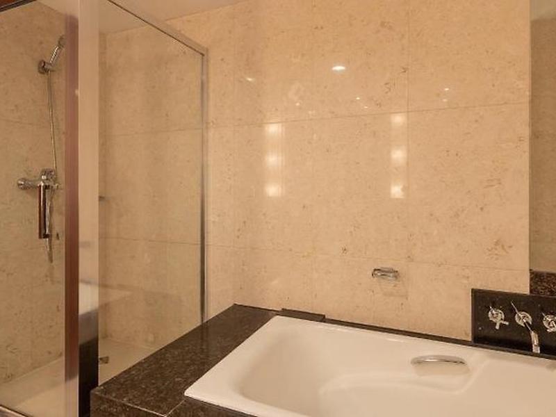 9892CAC65D09BDD0C384D157D99ACFFA