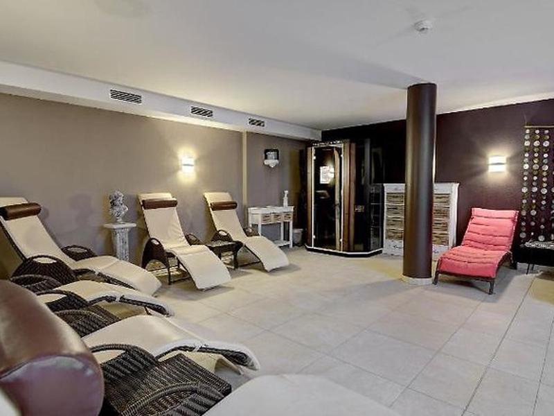 69B2AA2DA24B9BFC22A48CB0630C5F5B