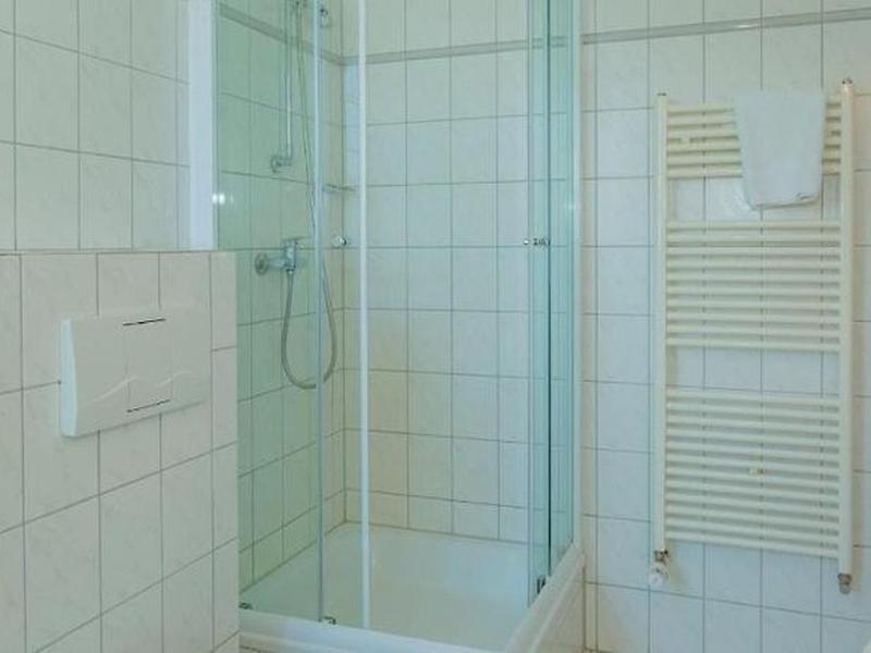 62F1F9263DCEB7900BAD3F90A00AE9D6