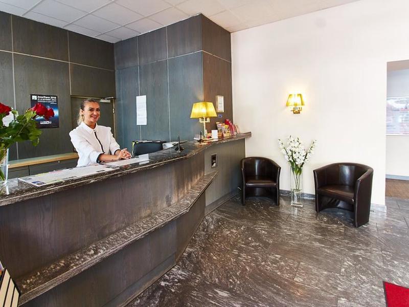 CE08577A84CFDA8916ED5975F9B1359F