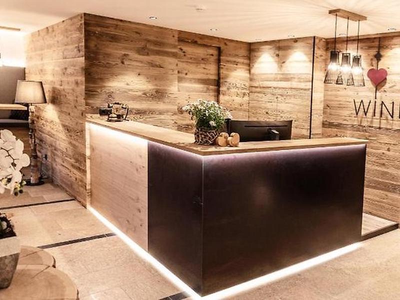 27699C069F6F81885F203BADDD42684E