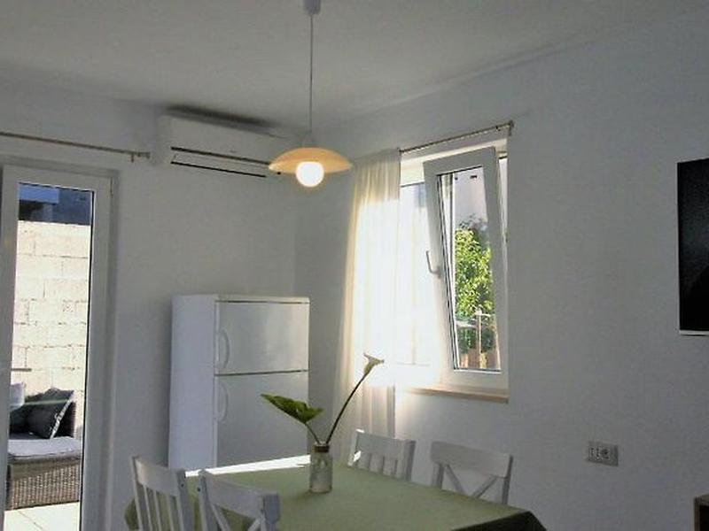 EE74E9D8D772415E5CB19F18D69D4B35