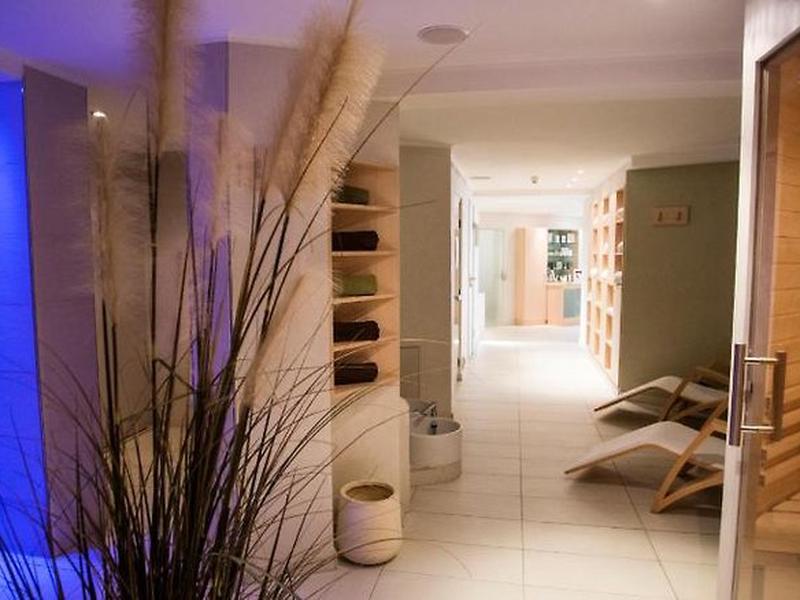 9858D43C8468F3AA1D274EE273A12992