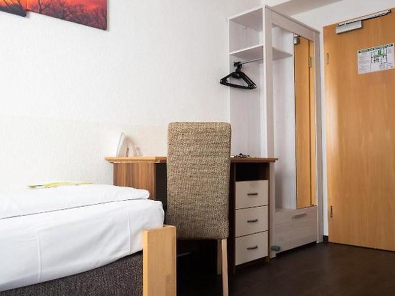 122B9F76352196CABF61CB84D2406112