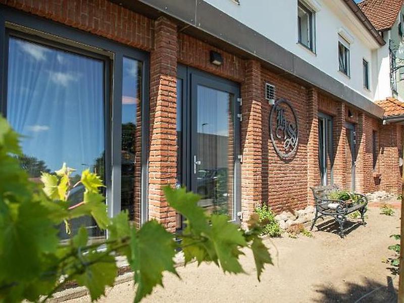 932CA2F1662B1828086A9B77AEE19698