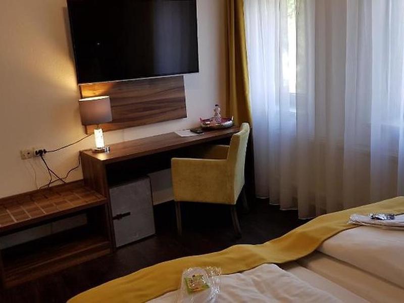 4EFD9FC645FE370EA176C177C0DC06B4