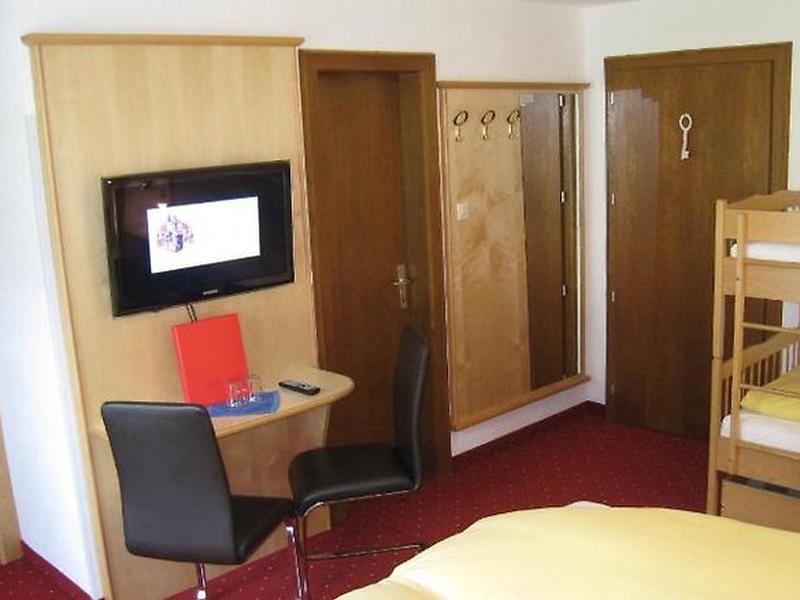 76D18CA363B0049EF331057C45480829