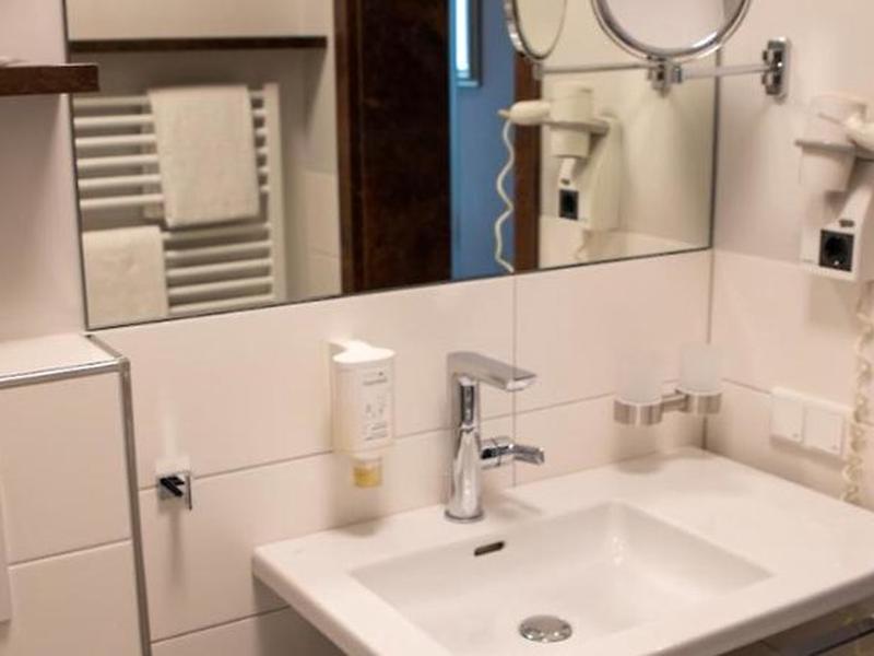 0BF256A6DCA22981D84DFDB0326AFBE5