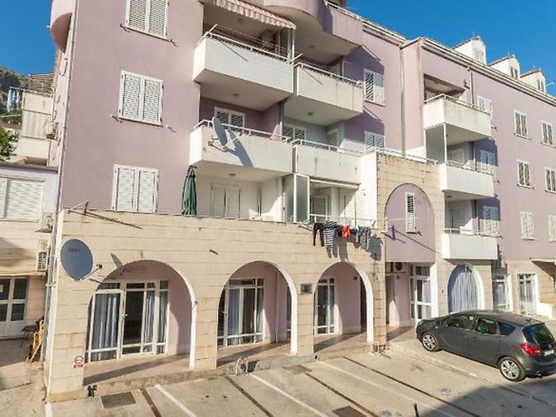 D56C413D0502A66B7A6CF6C0F7C81F4E