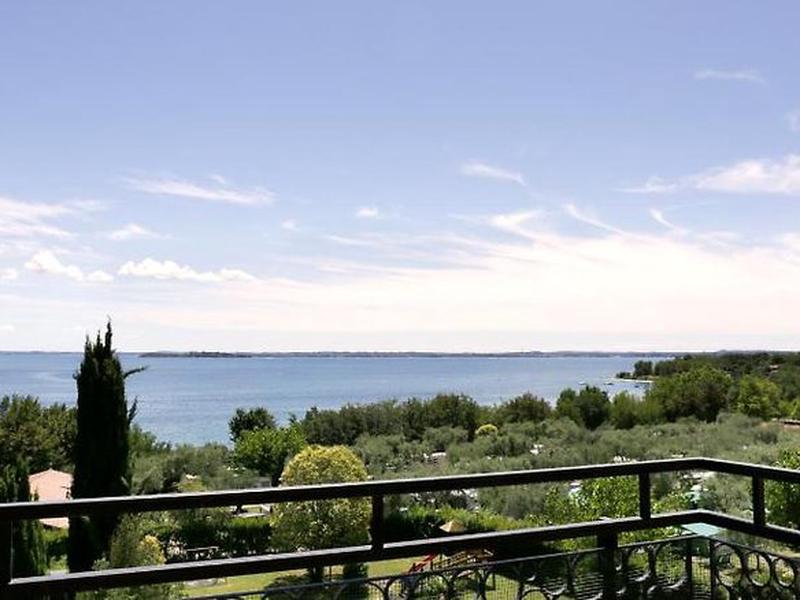 C7E623CE302AC8B0878E182AEFEC07CA