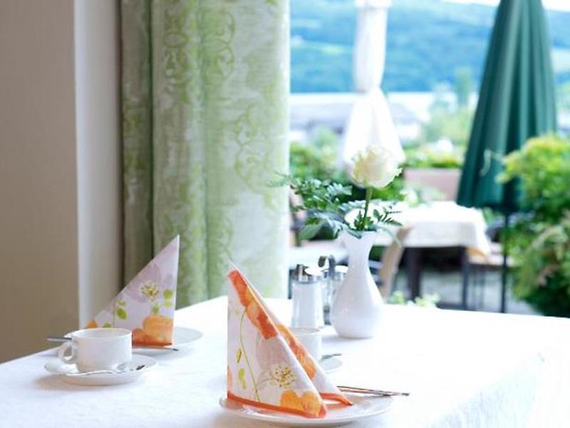 B6995A13615680D96B9692A0F4945A7A