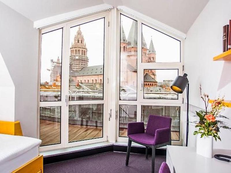 022EE9B51DC20139B28F42867E74B8BE