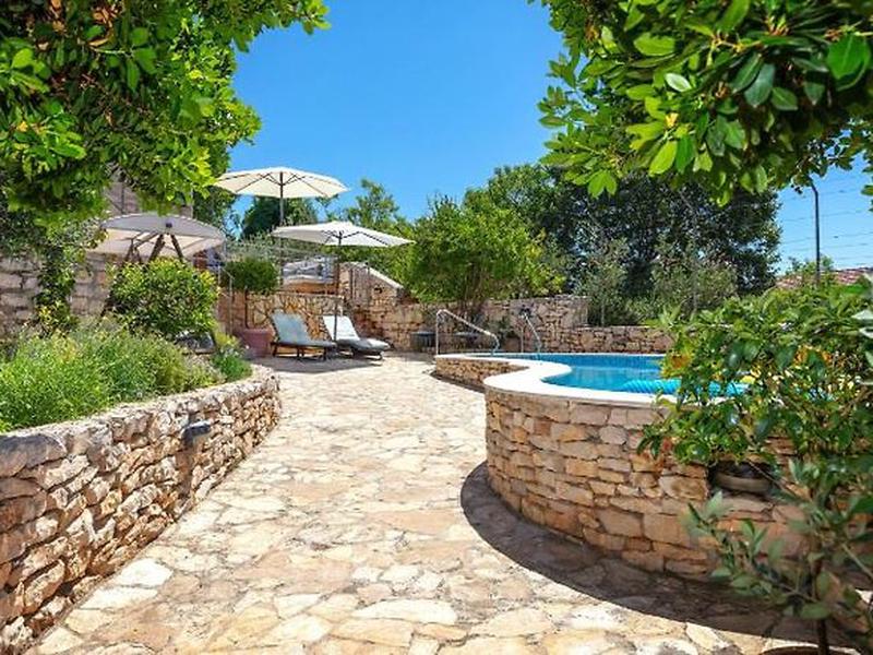 1ACBB0C50FD9D66B1C0A81551EBF2BF2