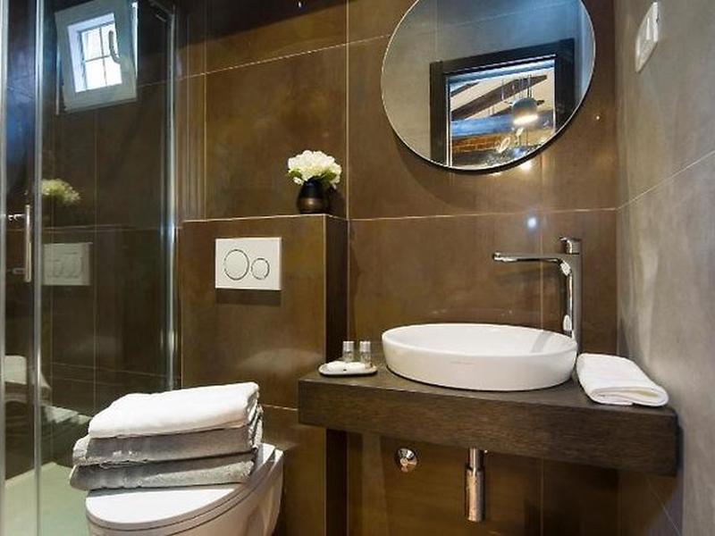 16B8346F6E5E4CD61BA380D854CE59D9