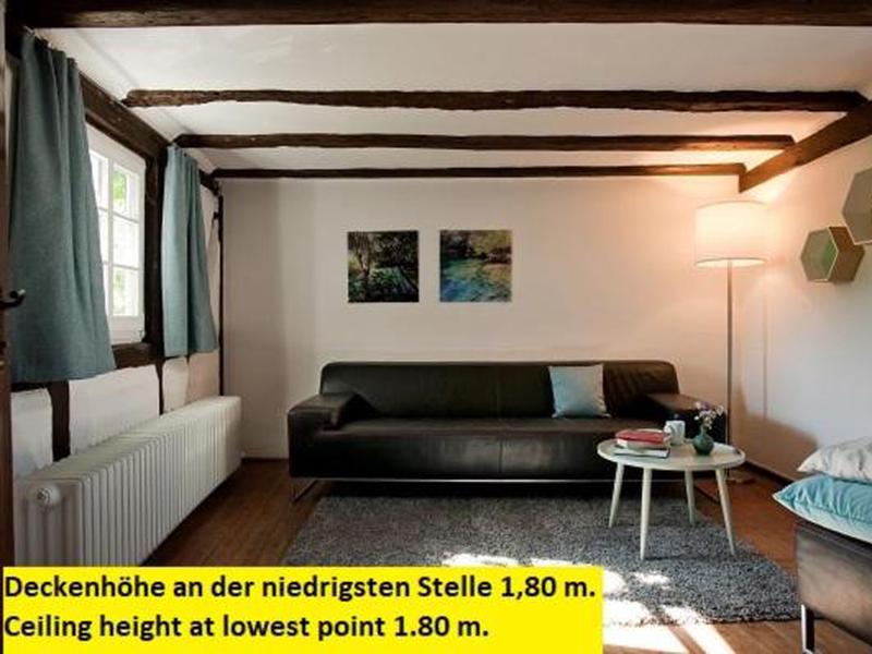 8D3566DC2DEB7B1F800D80883857283C