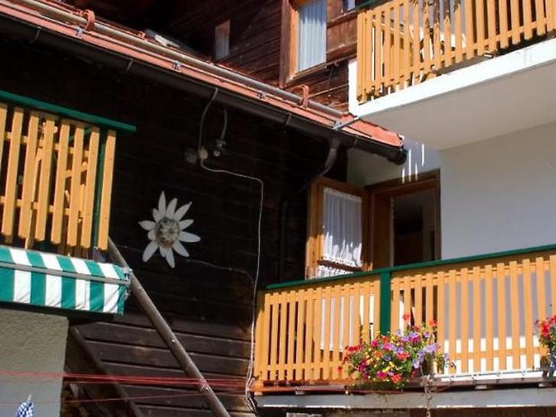 FCFD283E8F242C35139D850C3EF0EF73