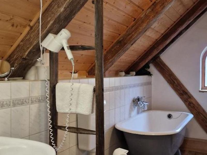 DCDF840F6A27549269E98F215B5E3B37