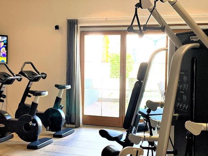 6A644DEC45990802AB5BC688E4FB35A3