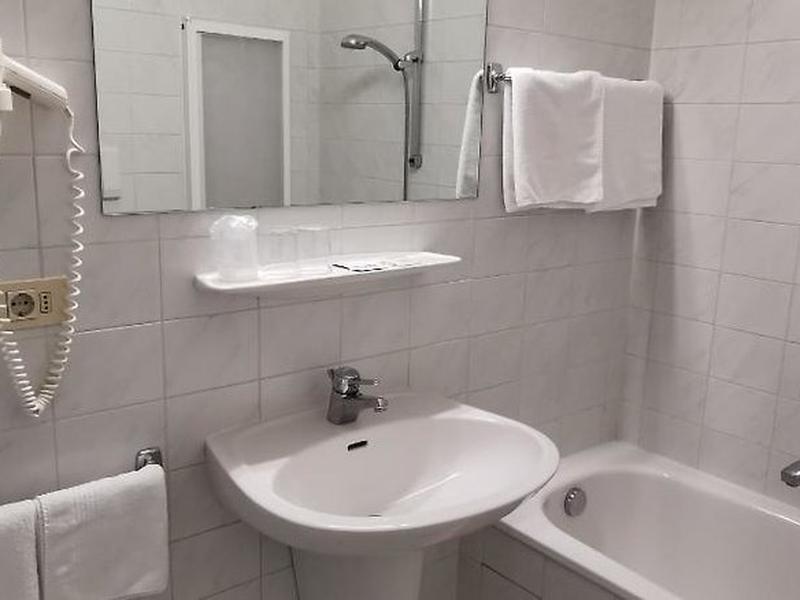 03A5E2005C1A5A9B28111018E3635E1F