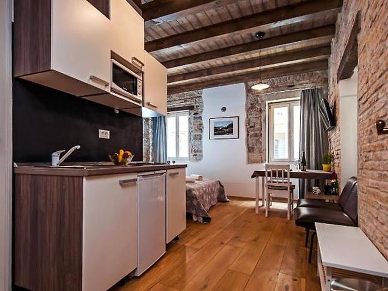 93F7661E5BD70A3D7375FD54E32C4E81