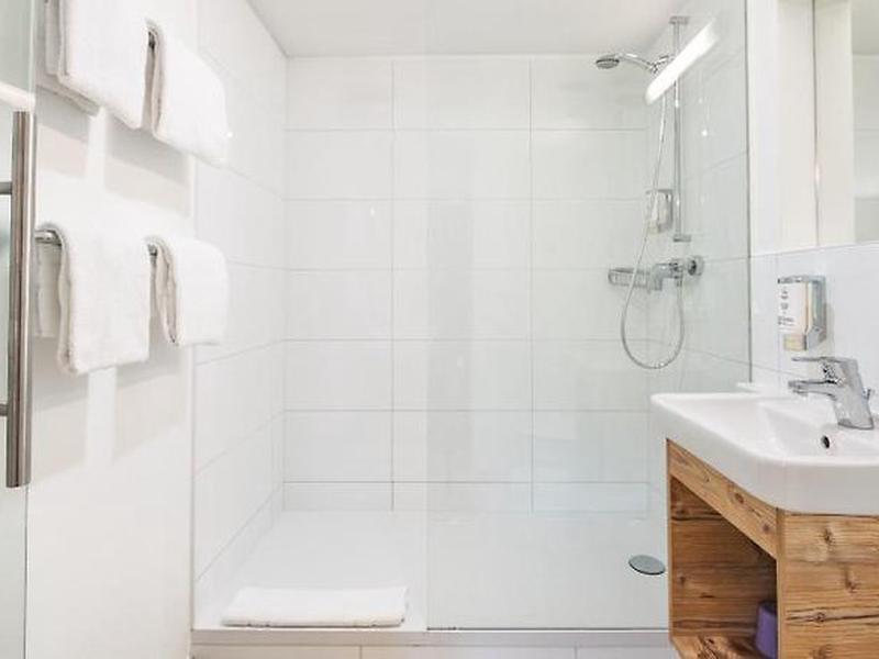 1403F1E0FB32530A70A690E26120AF17