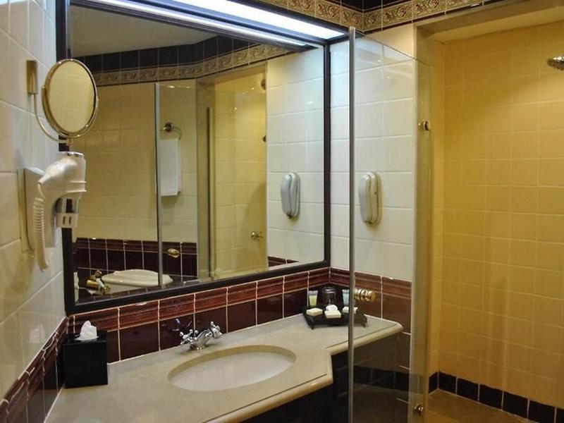 Luxe Plaza Hotel