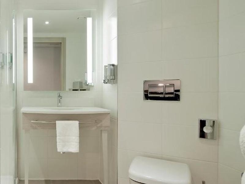 E53A5BC1FC4A239880C35C528723E004