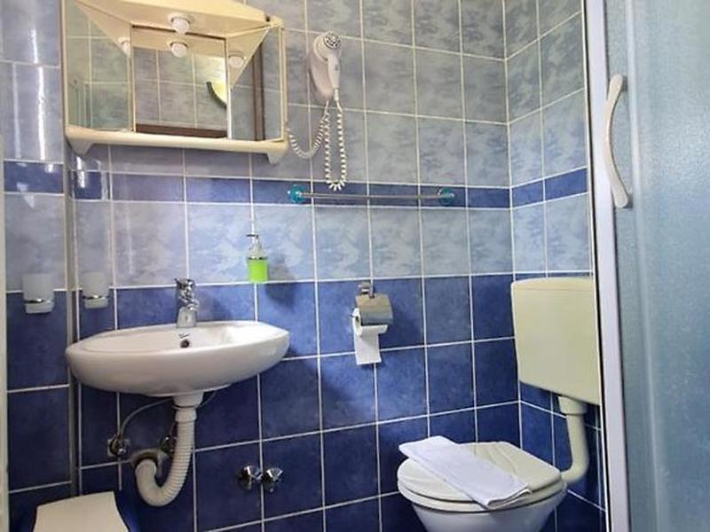 2D240E887E94547F990D4FA5741C85CA