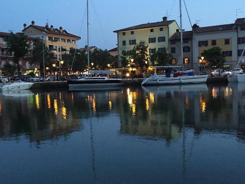 DC2C6D659857D8C8A25D044D3E840481