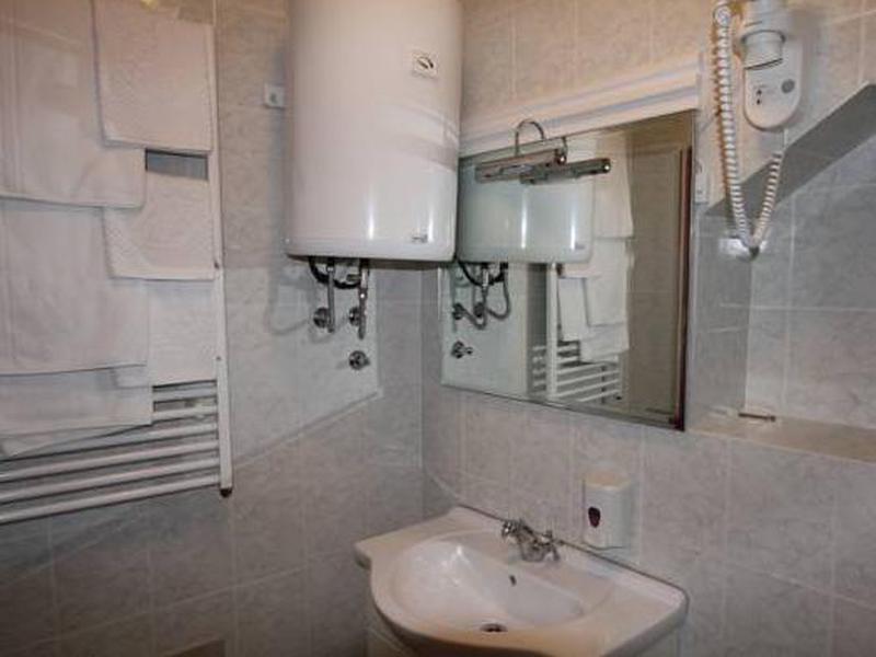 8E437ACFCF61570F679063B5E51D4129