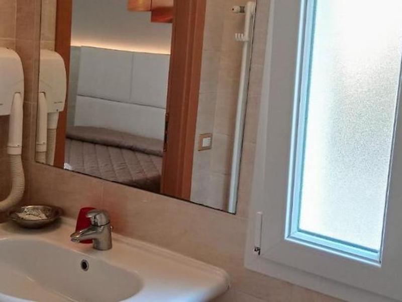 F40E6DCD1980A62EE1D1B4471B51CD56