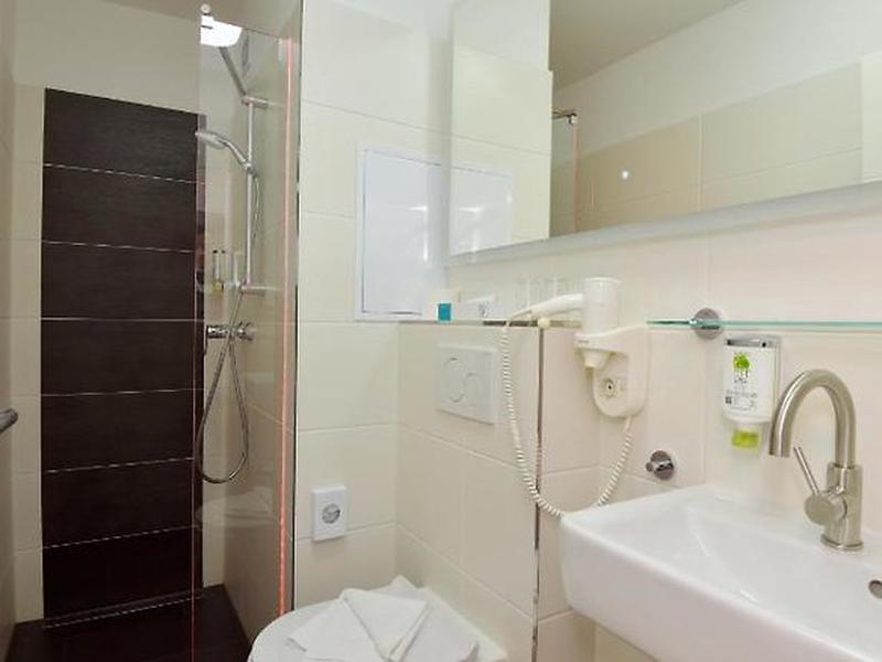 24CEA23E356C060F834A9E2FEB142422