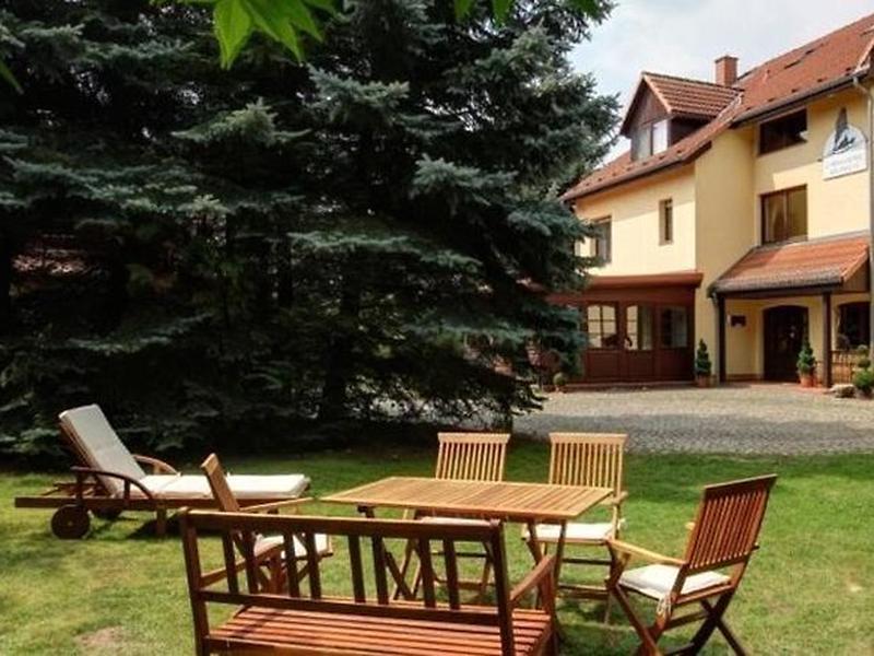 A18FD2437055442E7E40C686CF9A0C41