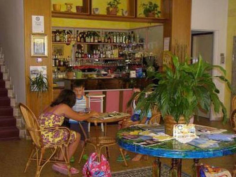 15F231AF146ADC65FF2F81E25FD95FE3