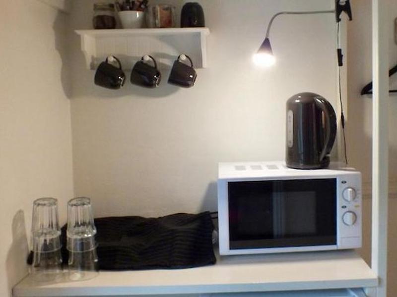 F9A064EB549616FA336D6FE8D9A8F4FF