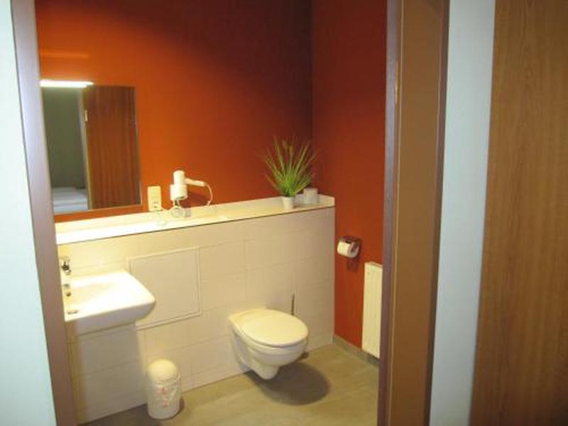 B9681E66CC81040162FD12BE87388FE2