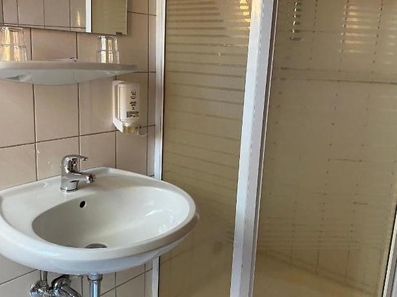 569901BBA587B66633AD516A5DCF674B