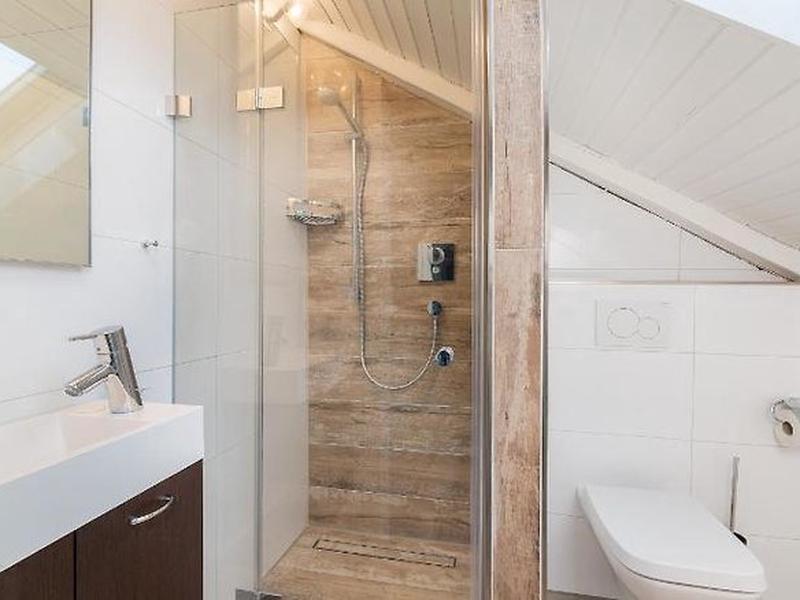 EF2C85DE01C5A6977551BC0E3C38B270