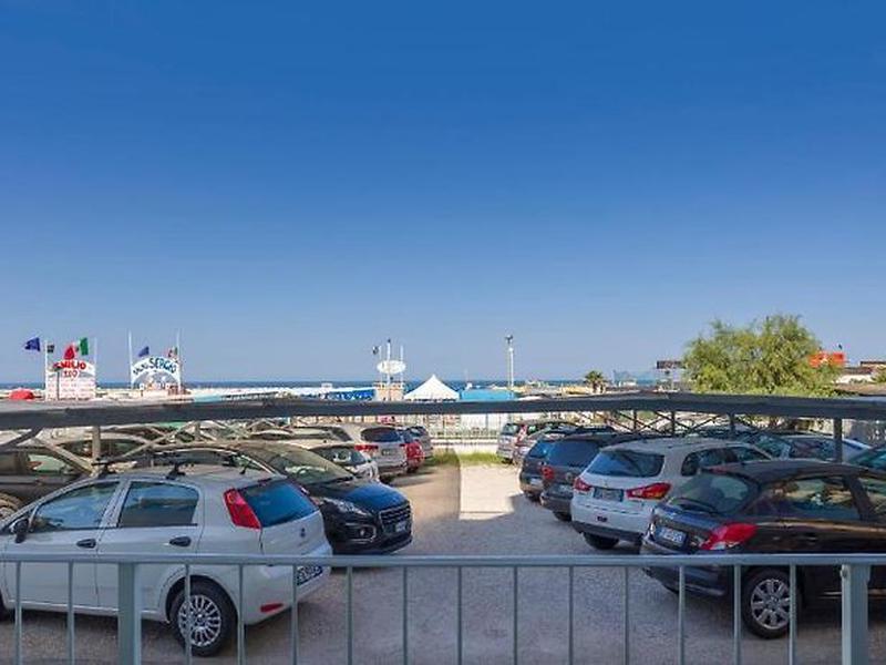 AC3F7FA18A404B64576483A004E46DA2