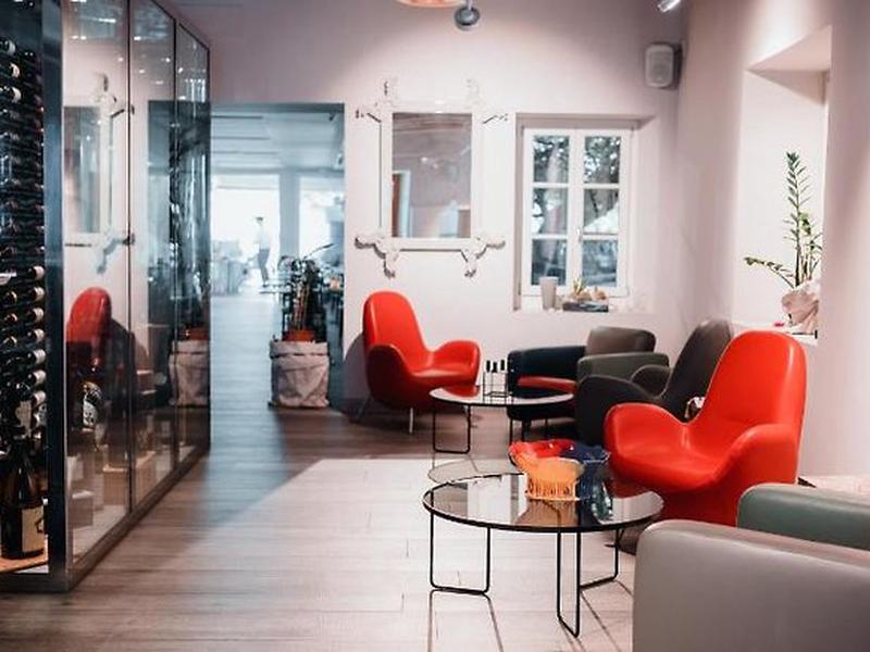 53B653E5A040B369384405554429797A