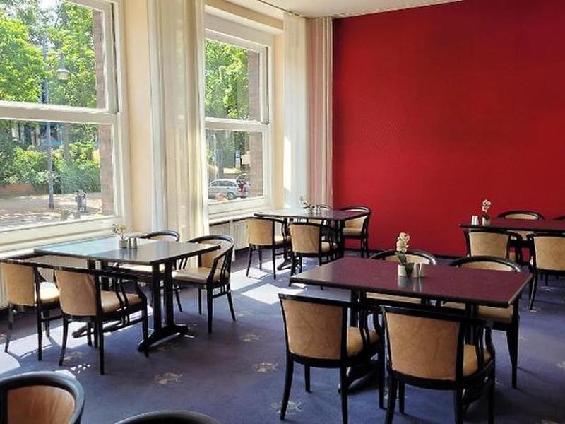 B579727266E9D9849C94F9678B592EAE