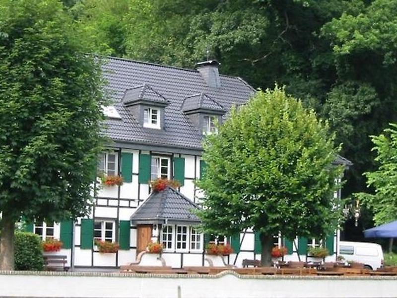 5BF47138A1B33FB3D2A66B00F8AE457A