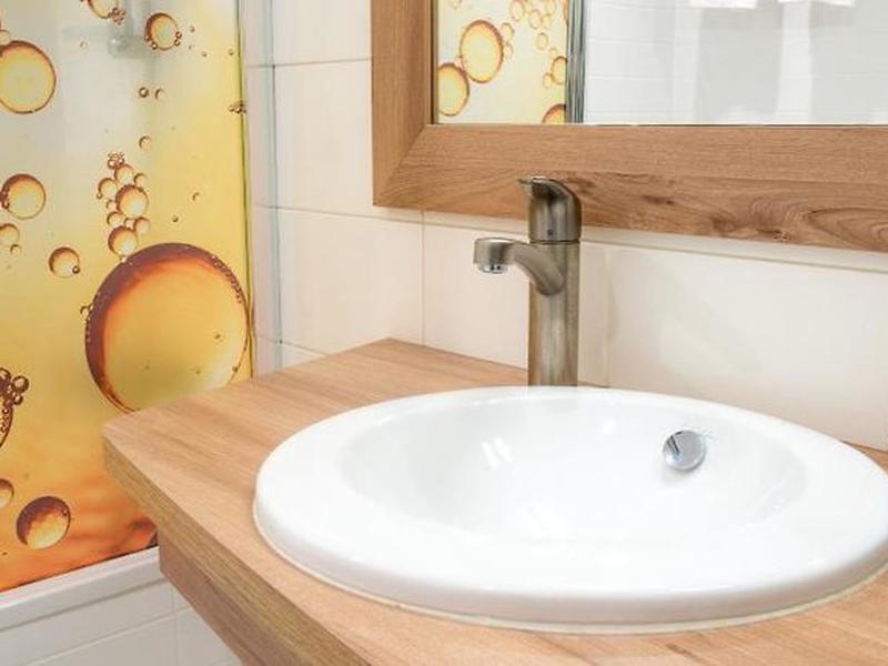 2106413F31E9FACFB0CC2B0A52A6105D