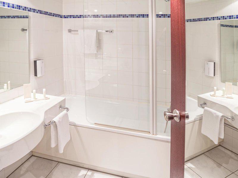 8B7543989AA4A100944647E049A2E4D8